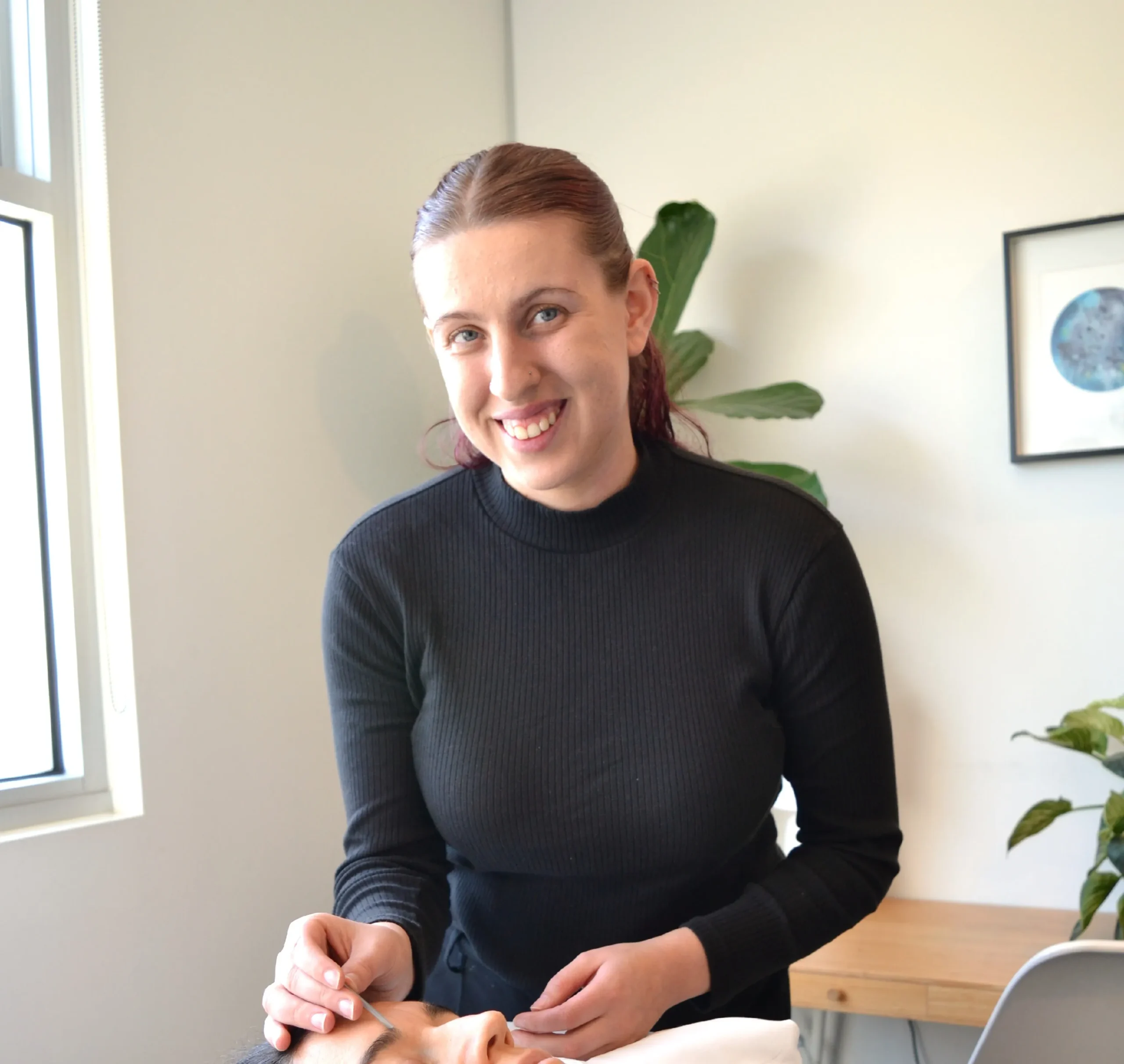 A Qi Medicine practitioner in the clinic